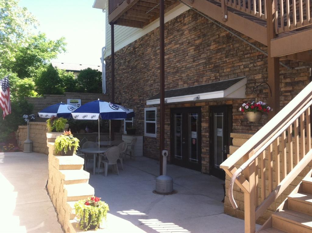 Price Pointe Inn Waukesha Exteriör bild