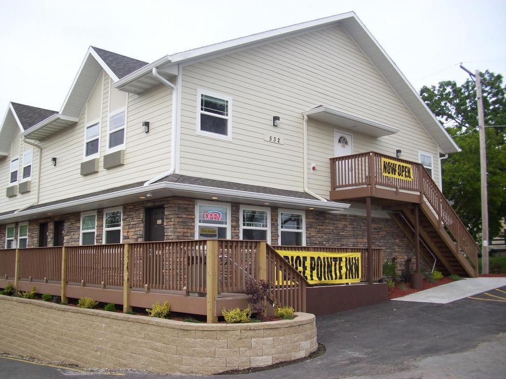 Price Pointe Inn Waukesha Exteriör bild