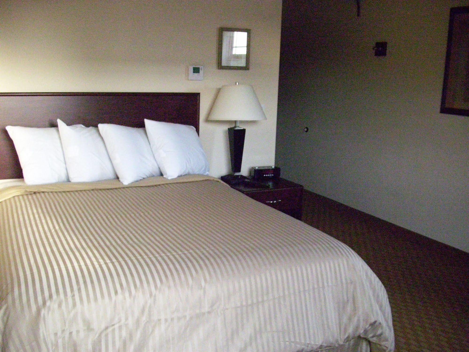 Price Pointe Inn Waukesha Exteriör bild