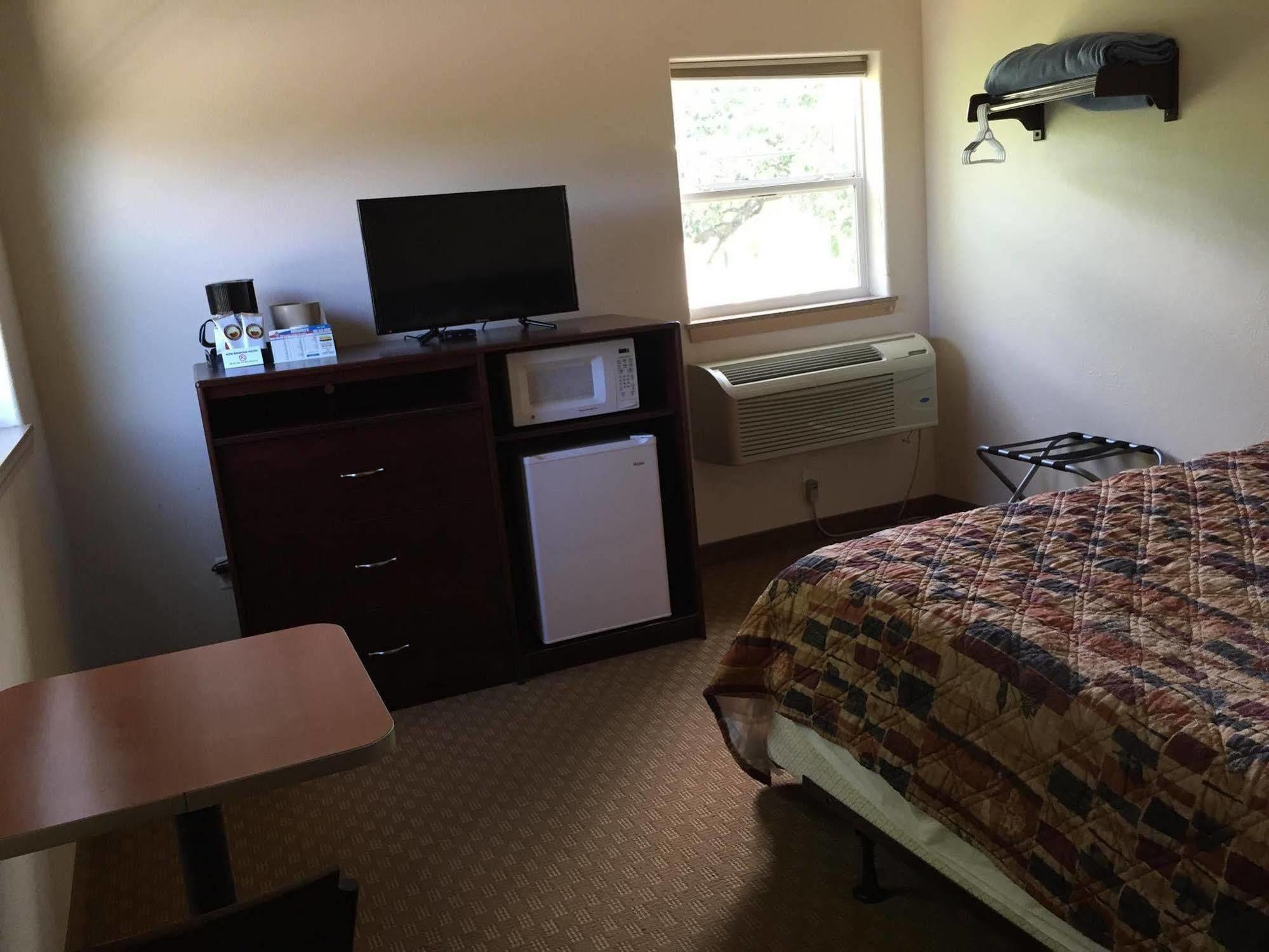 Price Pointe Inn Waukesha Exteriör bild