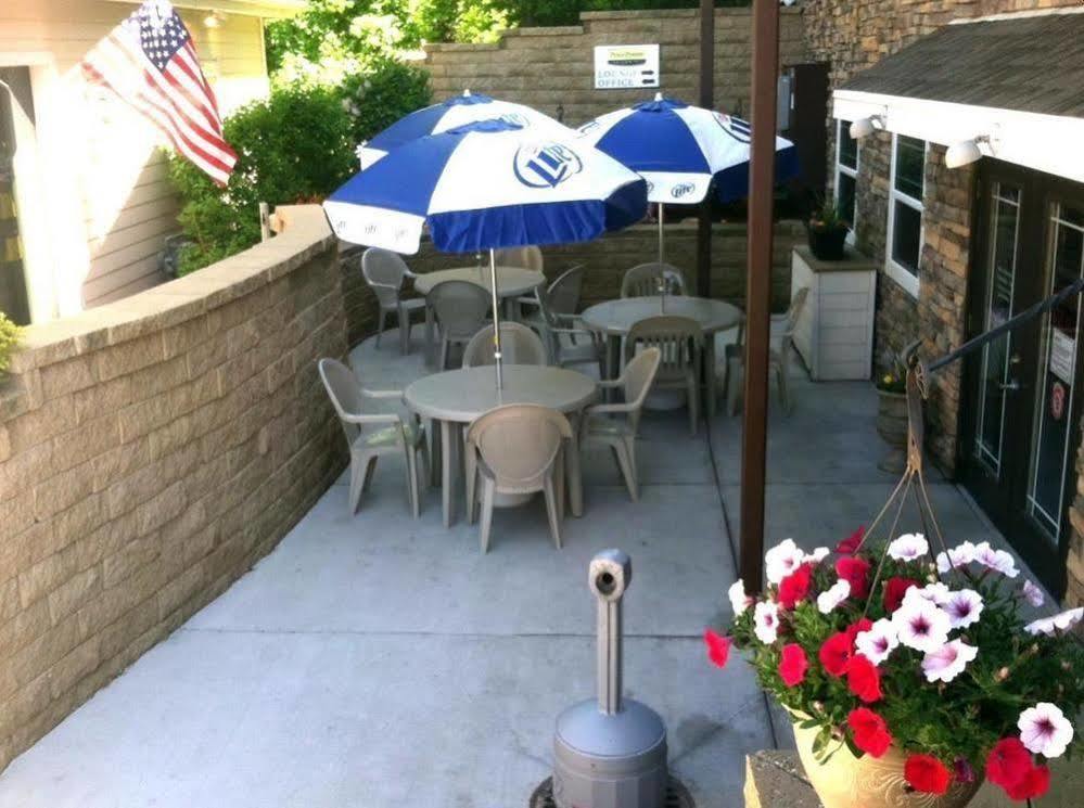 Price Pointe Inn Waukesha Exteriör bild